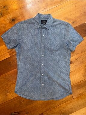 Bonobos Stretch Riviera Short Sleeve Shirt – Blue Chambray Dot – Tailored Fit LT